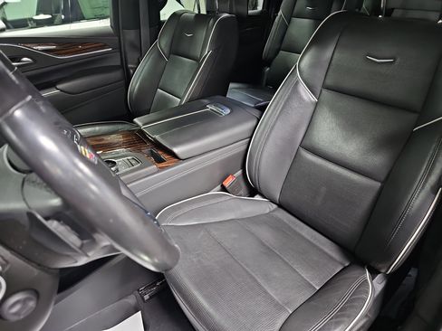 Used 2021 Cadillac Escalade ESV Premium Luxury image 17