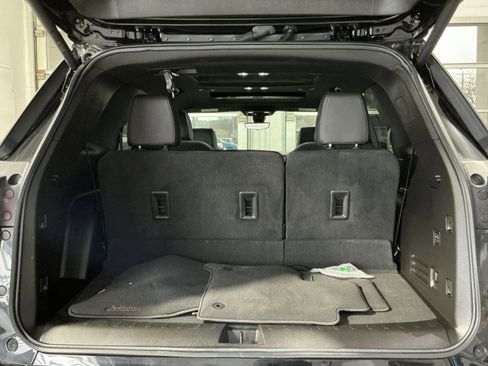 Used 2023 Chevrolet Traverse High Country image 34