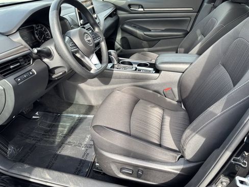 Used 2024 Nissan Altima 2.5 SV image 14