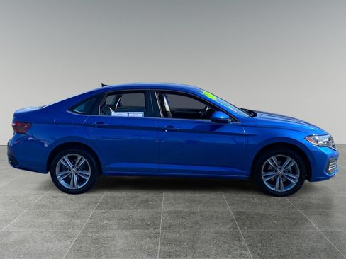 Used 2024 Volkswagen Jetta SE FWD image 6