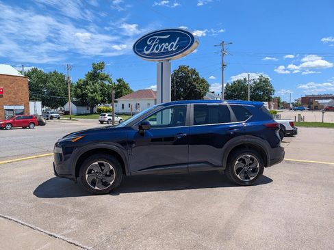 Used 2025 Nissan Rogue SV AWD/4WD image 1