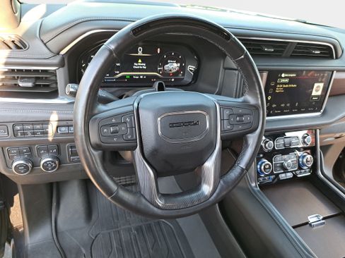 Used 2023 GMC Yukon Denali Ultimate AWD/4WD image 18