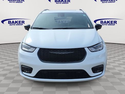 New 2026 Chrysler Pacifica Limited image 8