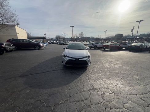 Used 2025 Toyota Corolla LE image 15