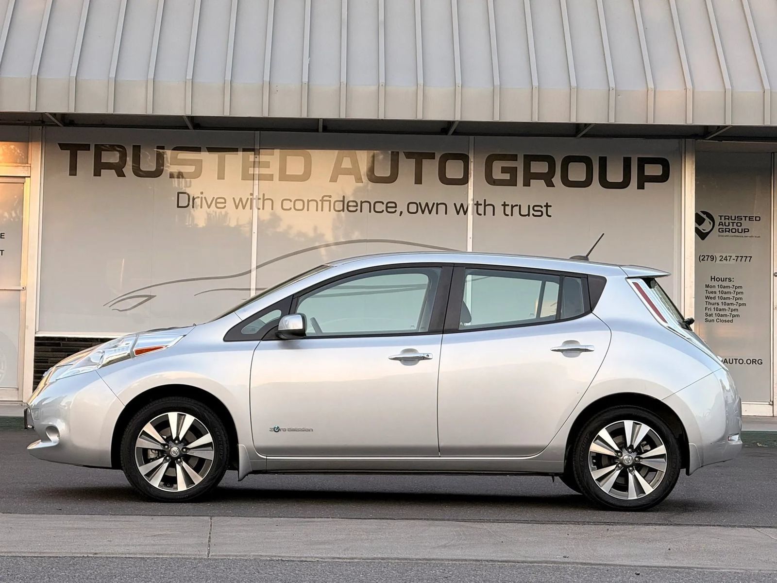 Used 2015 Nissan Leaf S w/ Charge Package FWD image 6