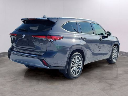 Used 2021 Toyota Highlander Platinum image 4