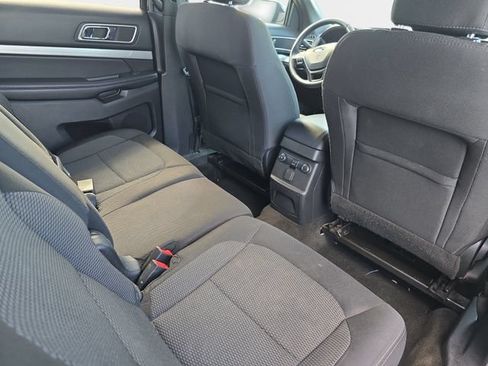 Used 2017 Ford Explorer XLT AWD/4WD image 13