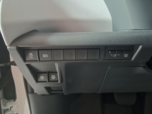 New 2026 Toyota Sienna LE FWD image 17