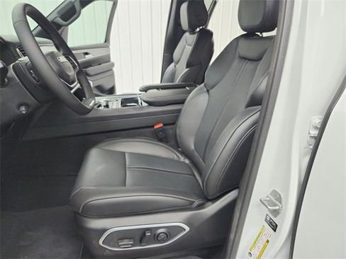 New 2026 Jeep Grand Wagoneer 4WD image 19