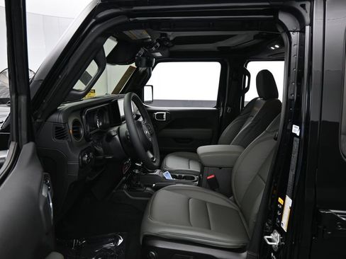 Used 2026 Jeep Gladiator Mojave AWD/4WD image 10
