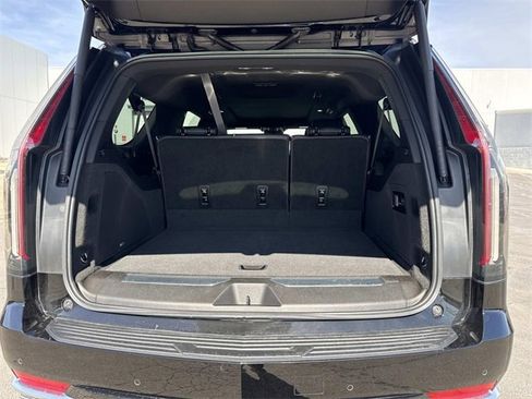 Used 2022 Cadillac Escalade ESV Premium Luxury image 5