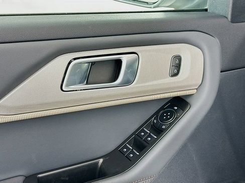 New 2026 Ford Explorer Active w/ Active Comfort Package image 18