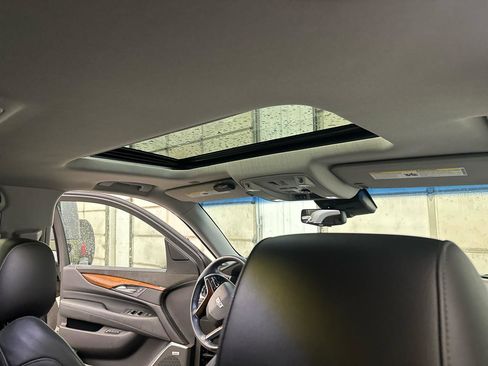 Used 2017 Cadillac Escalade Luxury AWD/4WD image 26