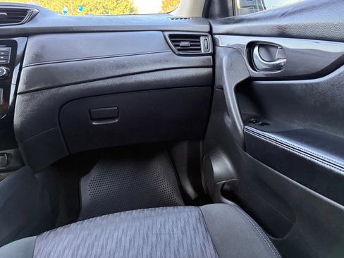Used 2019 Nissan Rogue SV AWD/4WD image 41