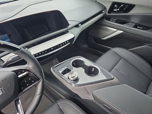 Certified 2025 Cadillac Optiq Luxury 1 image 24