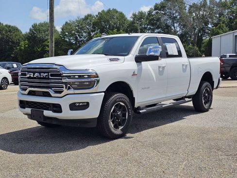 Used 2026 RAM 2500 Laramie AWD/4WD image 2