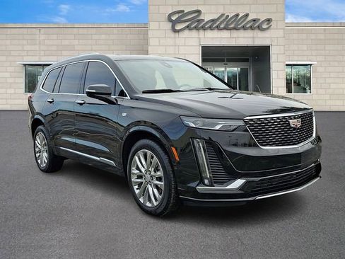 Used 2023 Cadillac XT6 Premium Luxury w/ Technology Package image 2