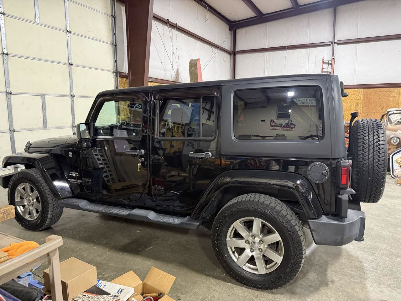 Used 2016 Jeep Wrangler Unlimited Sahara w/ Connectivity Group AWD/4WD image 2