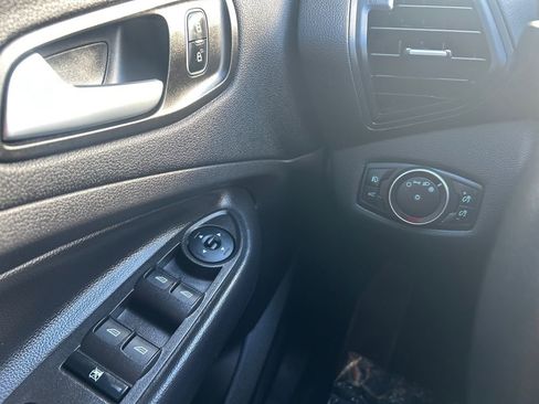 Used 2018 Ford Escape SE image 18