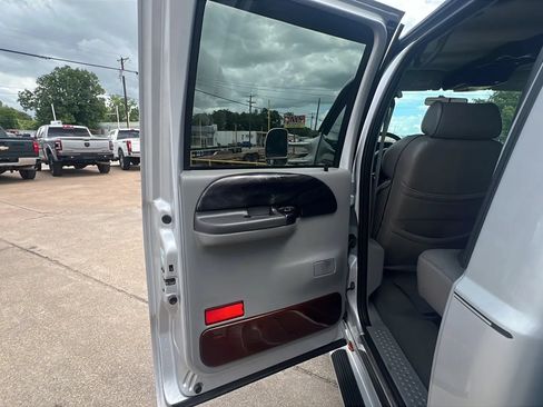 Used 2002 Ford F450 2WD Crew Cab Super Duty image 4