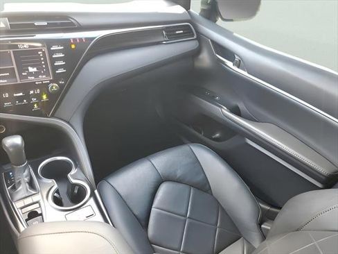 Used 2019 Toyota Camry XLE FWD image 11