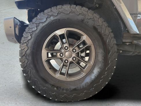 Used 2016 Jeep Wrangler Unlimited Sahara AWD/4WD image 23
