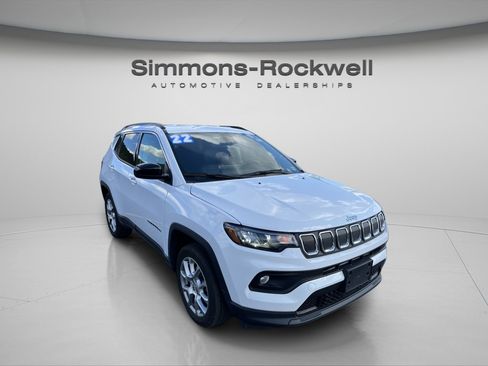Used 2022 Jeep Compass Latitude image 3