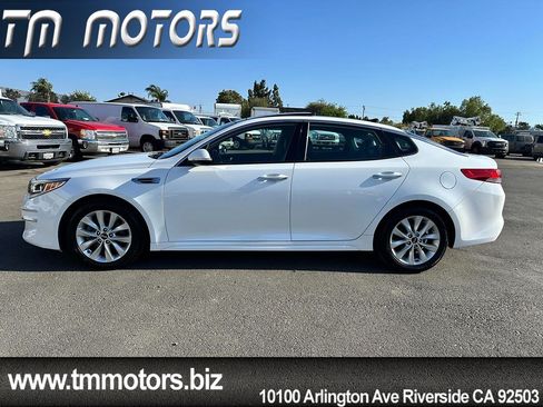 Used 2017 Kia Optima EX w/ Premium Package FWD image 3