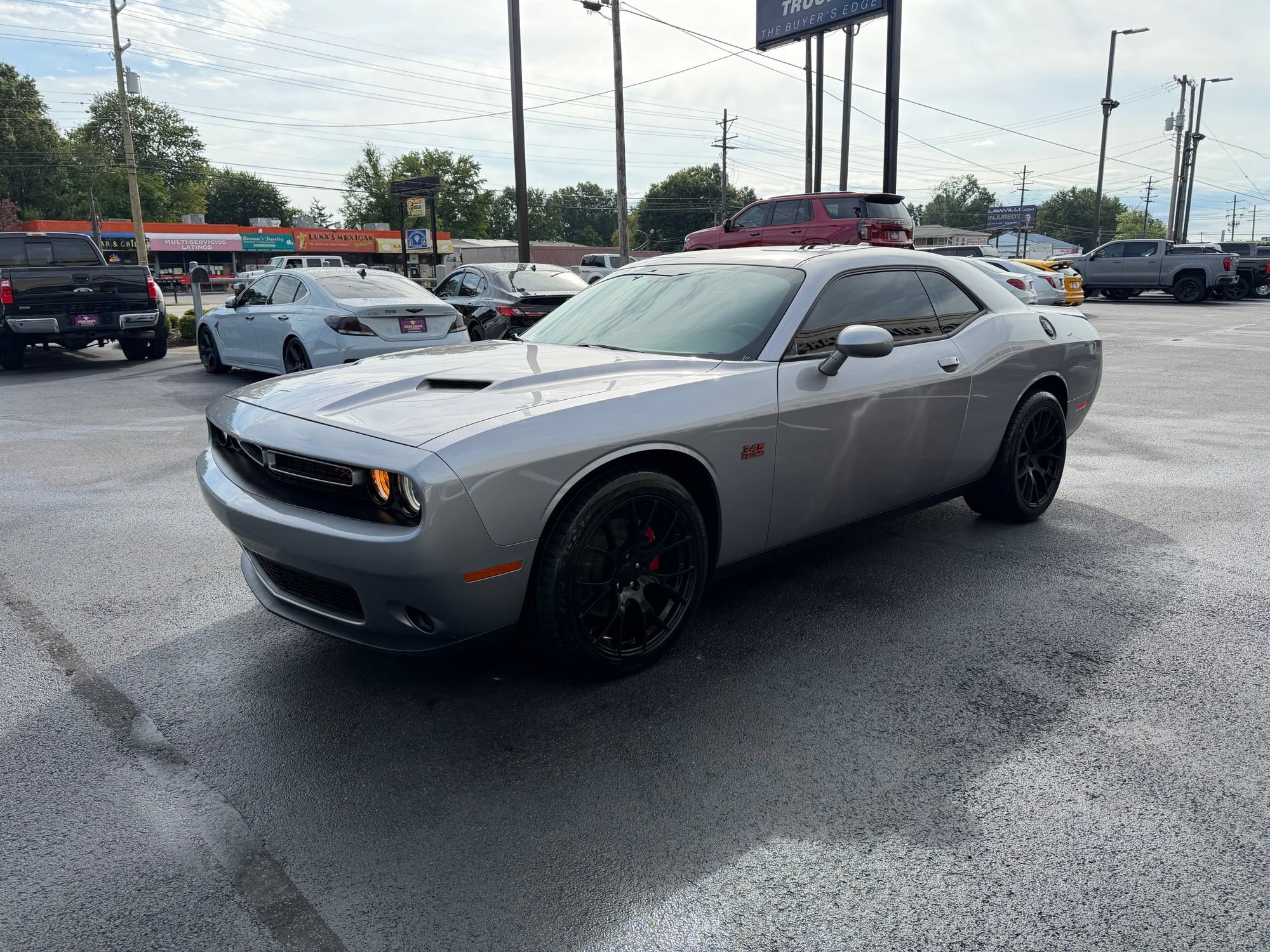 Used 2018 Dodge Challenger R/T RWD image 3