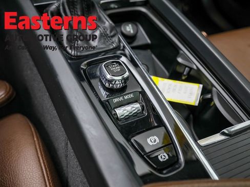 Used 2019 Volvo XC60 T5 Momentum w/ Multimedia Package image 27