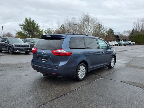 Used 2017 Toyota Sienna LE image 8