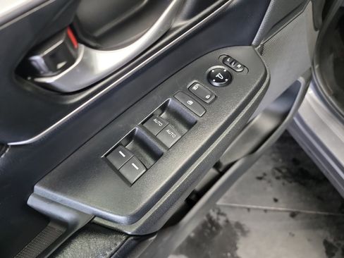 Used 2018 Honda CR-V Touring image 14