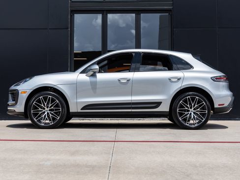 Certified 2026 Porsche Macan AWD/4WD image 2