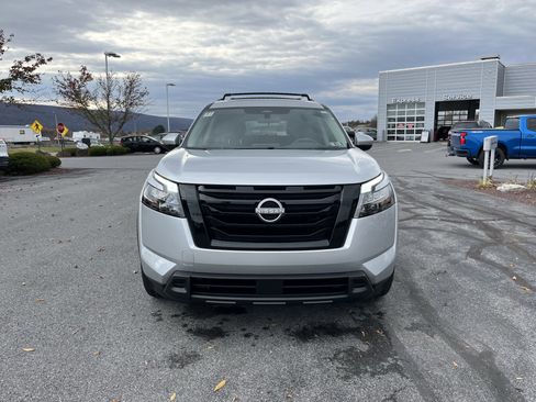 New 2025 Nissan Pathfinder SV w/ SV Premium Package image 10