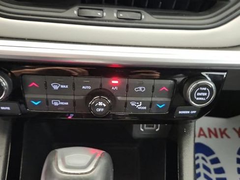 Used 2025 Jeep Compass Limited AWD/4WD image 18