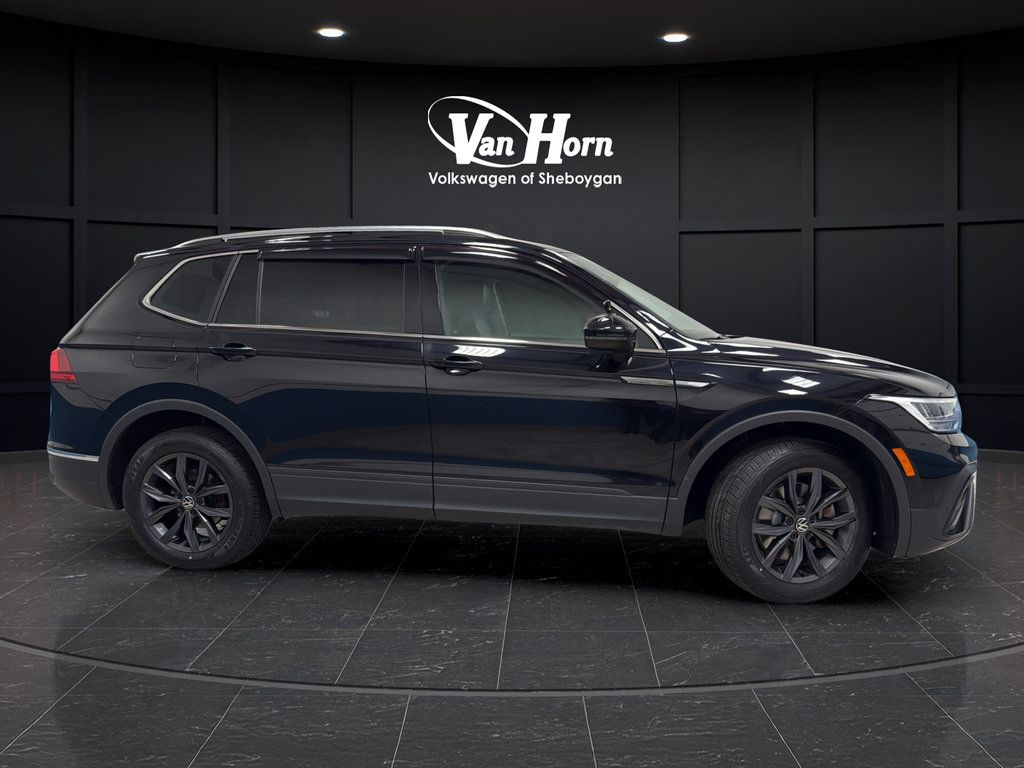 Used 2022 Volkswagen Tiguan SE w/ Panoramic Sunroof Package AWD/4WD image 8