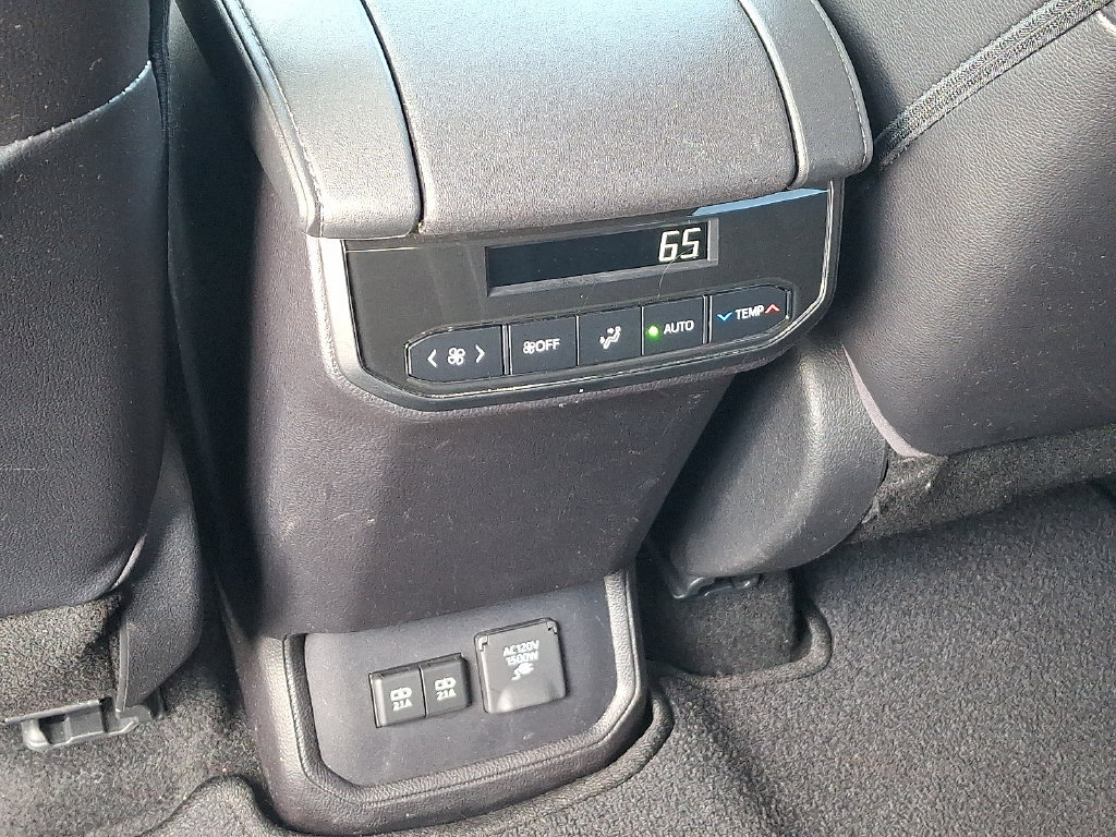 Certified 2021 Toyota Highlander Limited AWD/4WD image 12