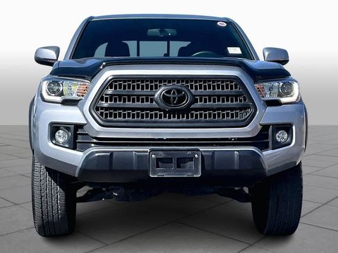 Used 2016 Toyota Tacoma TRD Off-Road image 4