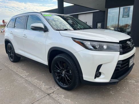 Used 2019 Toyota Highlander SE image 11