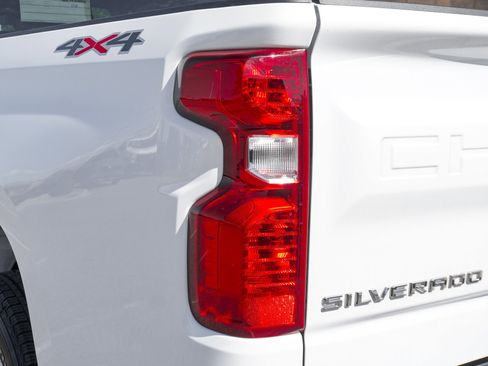 Used 2023 Chevrolet Silverado 1500 LT image 18