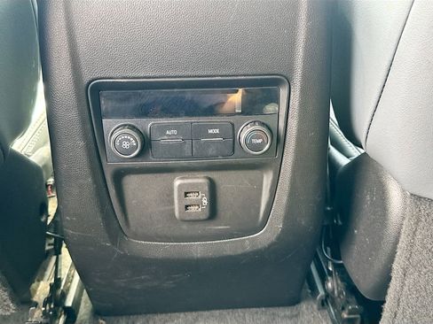 Used 2020 Buick Enclave Essence image 25