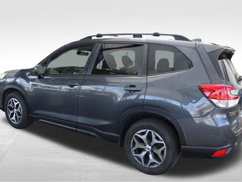 Used 2021 Subaru Forester Premium AWD/4WD image 13