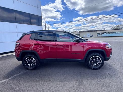 Used 2025 Jeep Compass Trailhawk AWD/4WD image 6