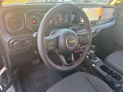 Used 2024 Jeep Gladiator Rubicon w/ Technology Group image 16