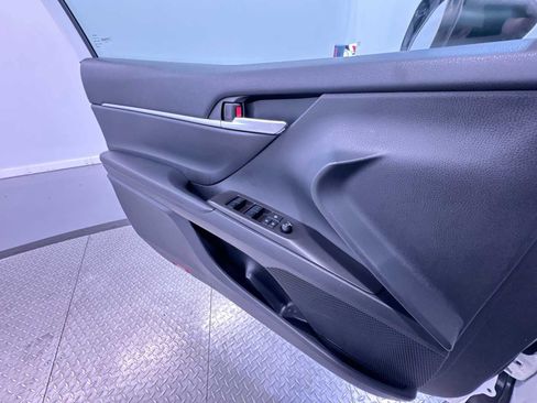 Used 2024 Toyota Camry SE FWD image 31
