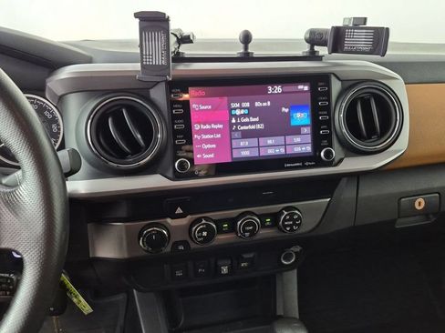 Used 2020 Toyota Tacoma SR5 AWD/4WD image 23