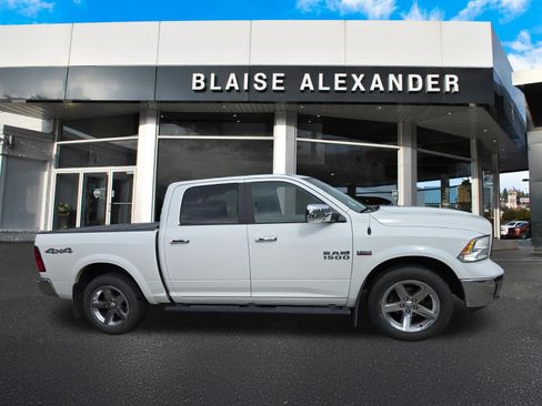 Used 2018 RAM 1500 SLT AWD/4WD image 2