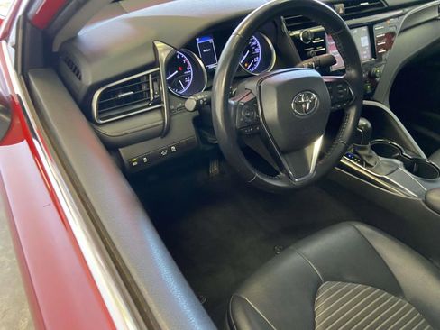 Used 2020 Toyota Camry SE w/ Convenience Package FWD image 12