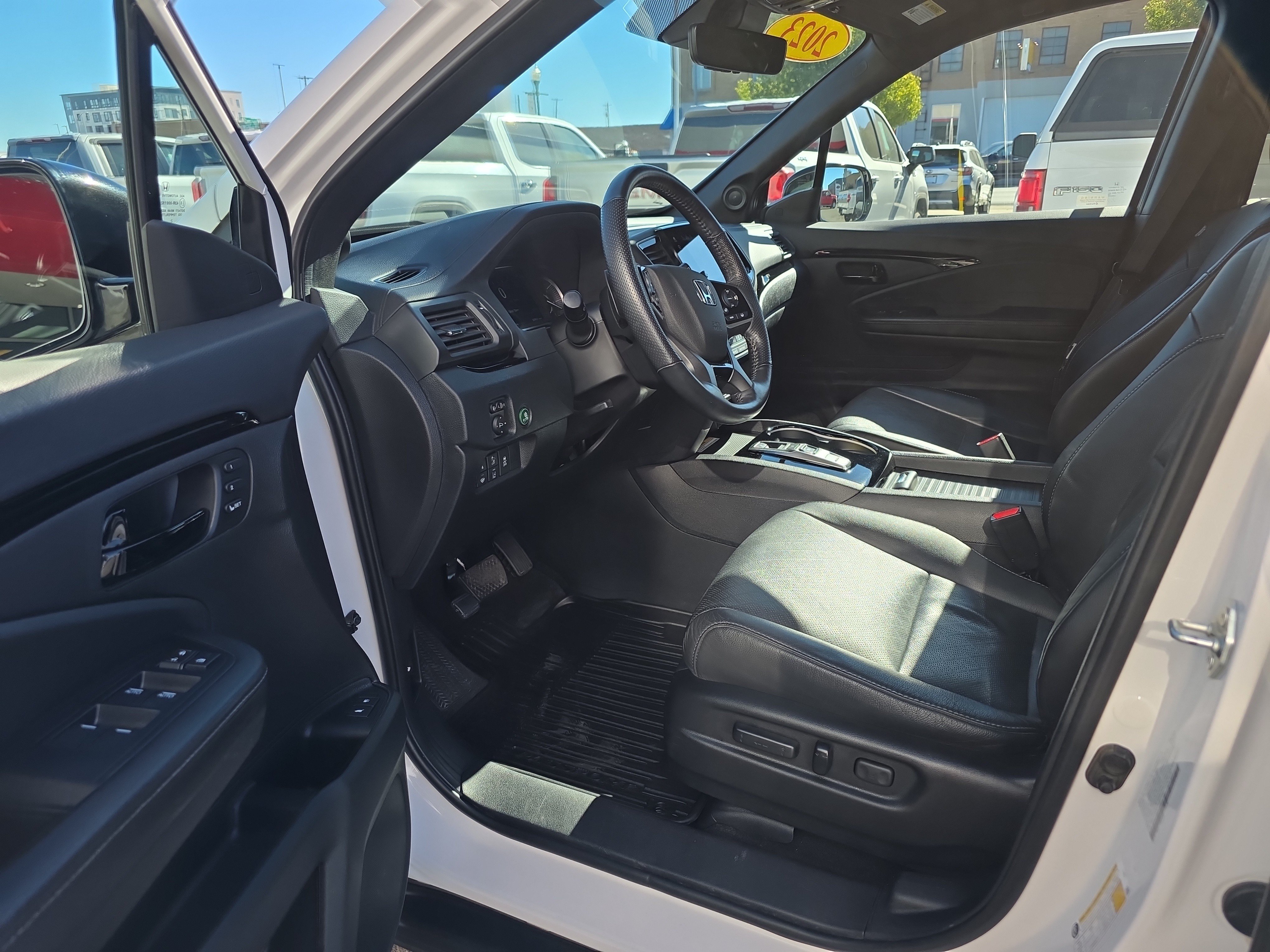Used 2023 Honda Passport Elite image 2