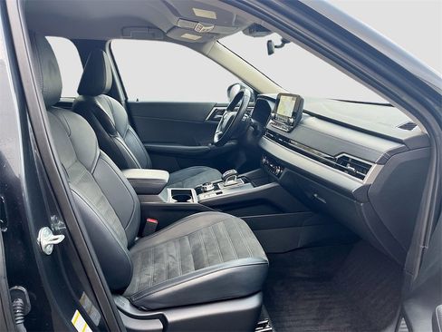 Used 2024 Mitsubishi Outlander SE image 32